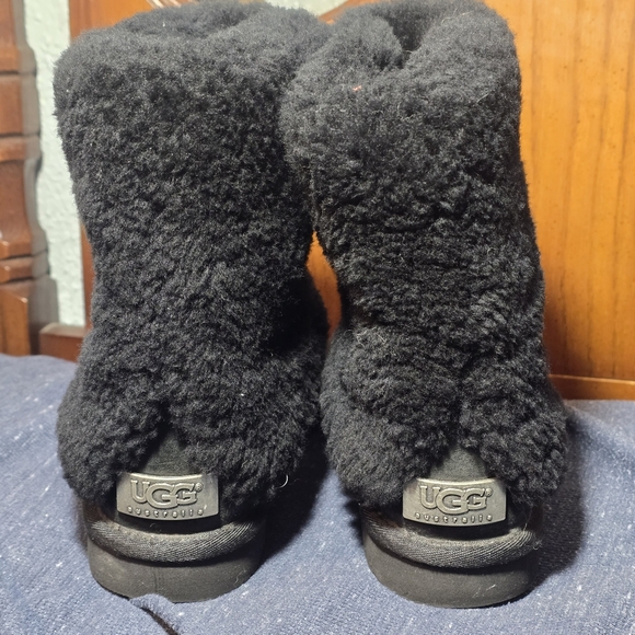 UGG Shoes - UGG Australia Patten Womens Size 6 Sherpa Boots Black Suede Sheepskin Boots
